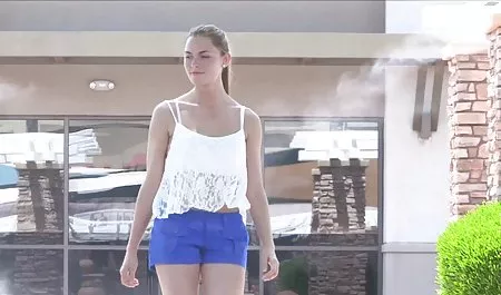 Flaco chica en sexo amatuer mexicano un vestido plantea en el banquillo