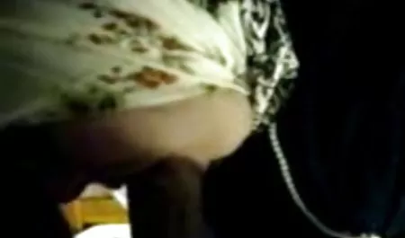 Apasionada mujer poro casero mexicano de negro