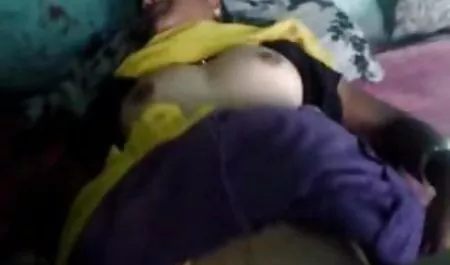 Hombre corriendo a gran polla en su apretado anal audaz y sexo anal mexicano videos hermosa