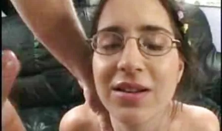 Un hombre de experiencia corrida videos caseros mexicanos xx en el coño afeitado de su novia