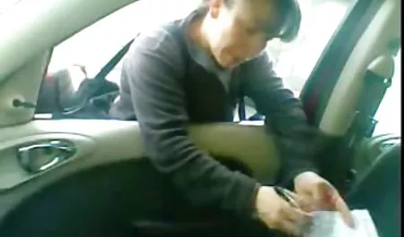 Mamada en el coche y vete a la mierda en sexo casero mexicano con maduras el apartamento con una joven morena